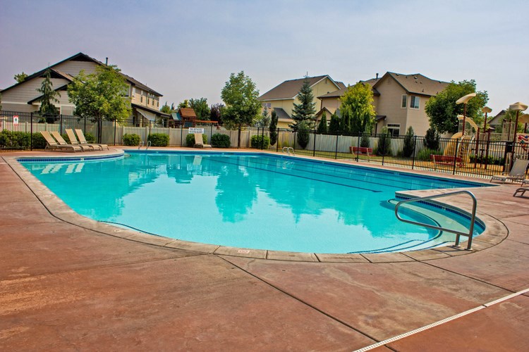 Clubhouse pool 7